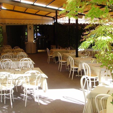 Albergo Giardino Τσερνόμπιο Εξωτερικό φωτογραφία