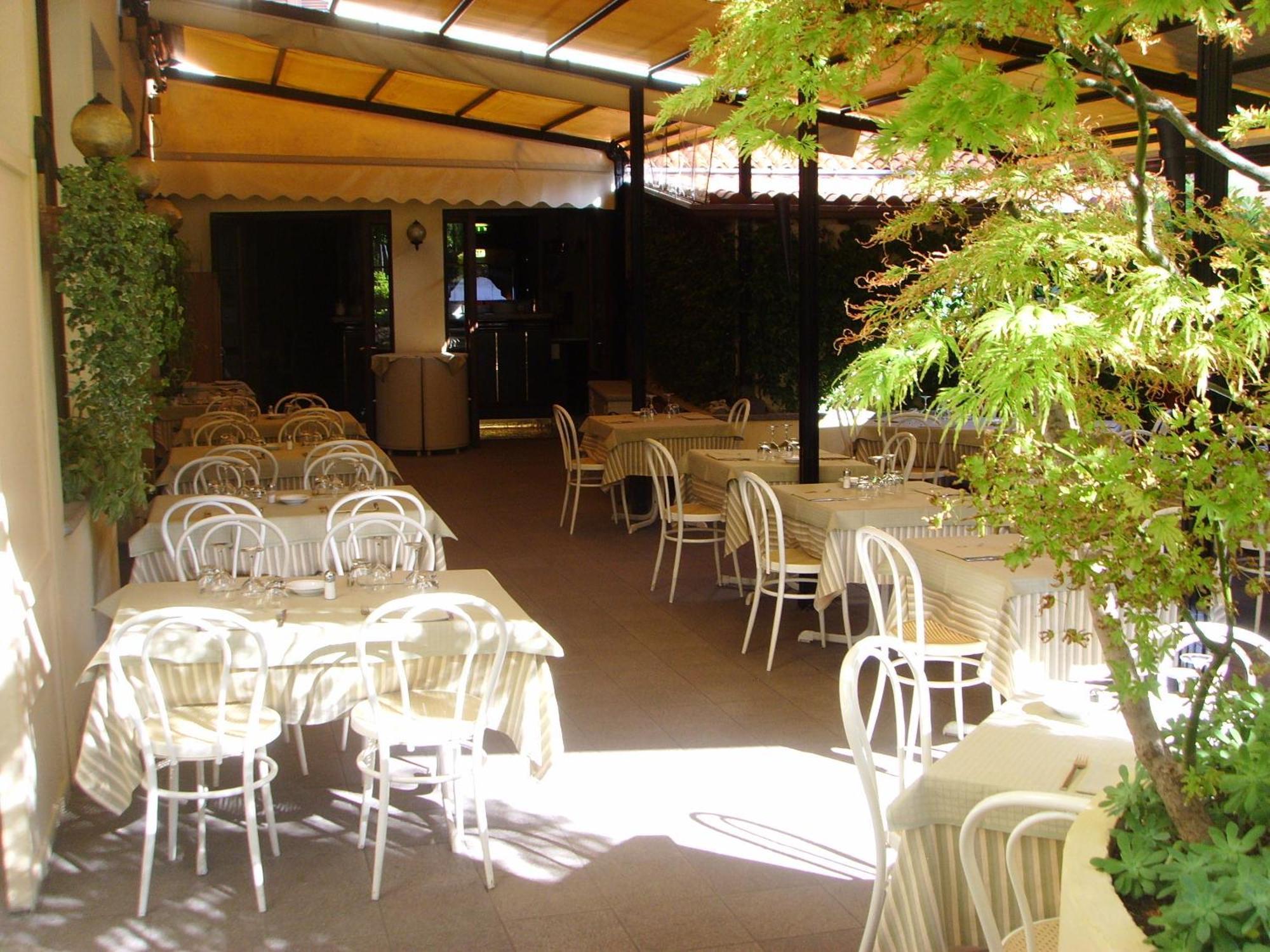 Albergo Giardino Τσερνόμπιο Εξωτερικό φωτογραφία