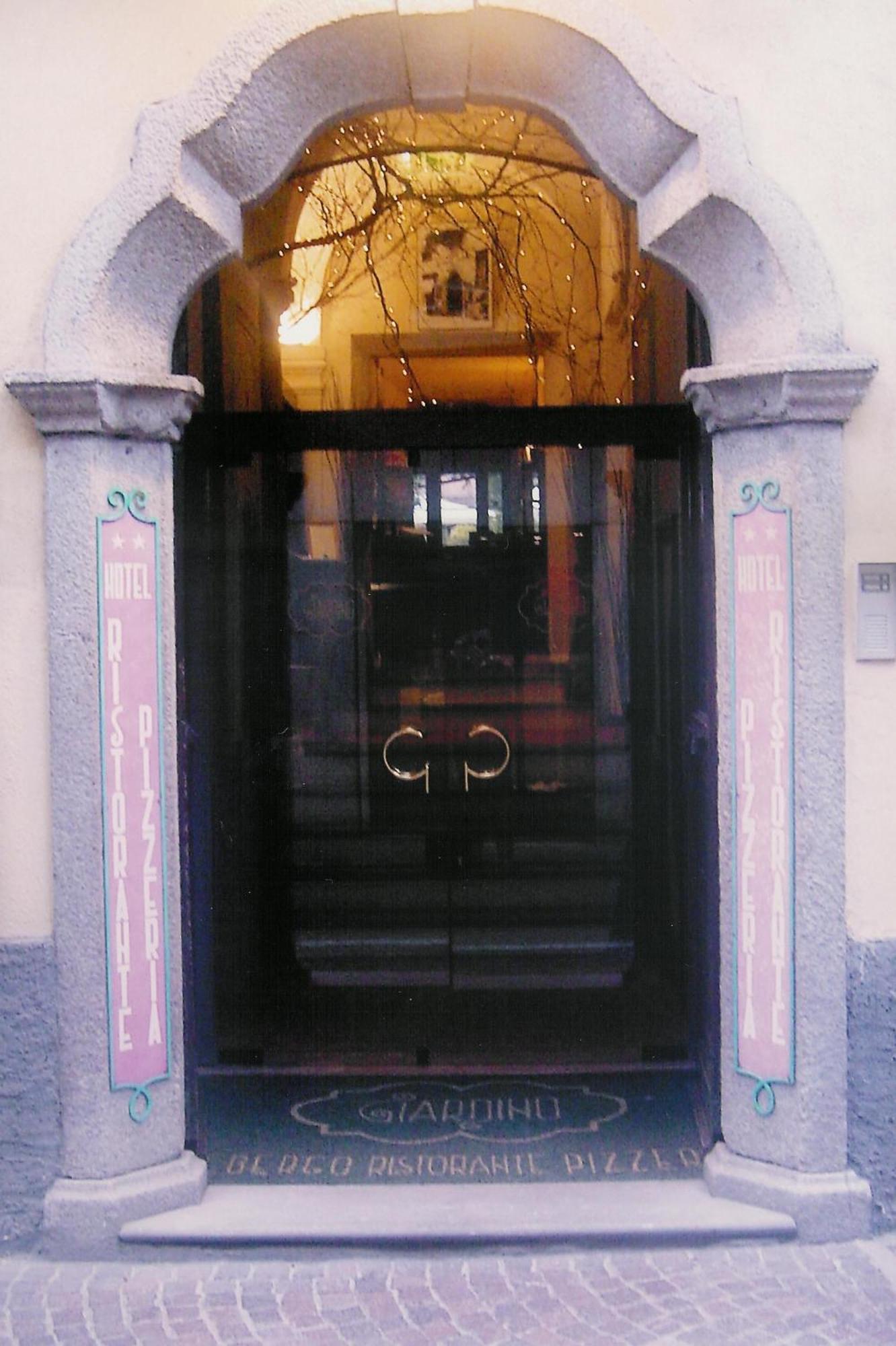 Albergo Giardino Τσερνόμπιο Εξωτερικό φωτογραφία