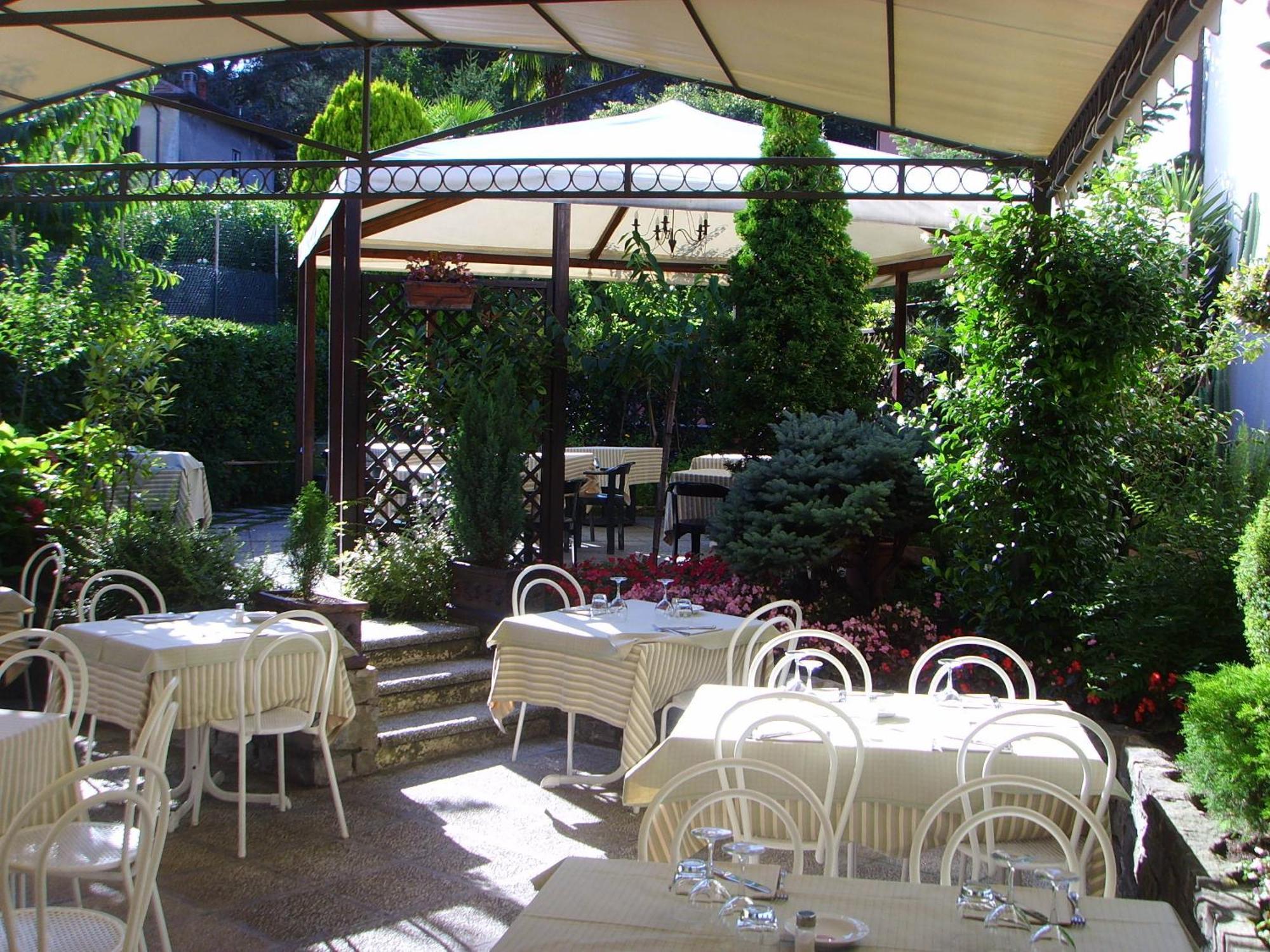 Albergo Giardino Τσερνόμπιο Εξωτερικό φωτογραφία