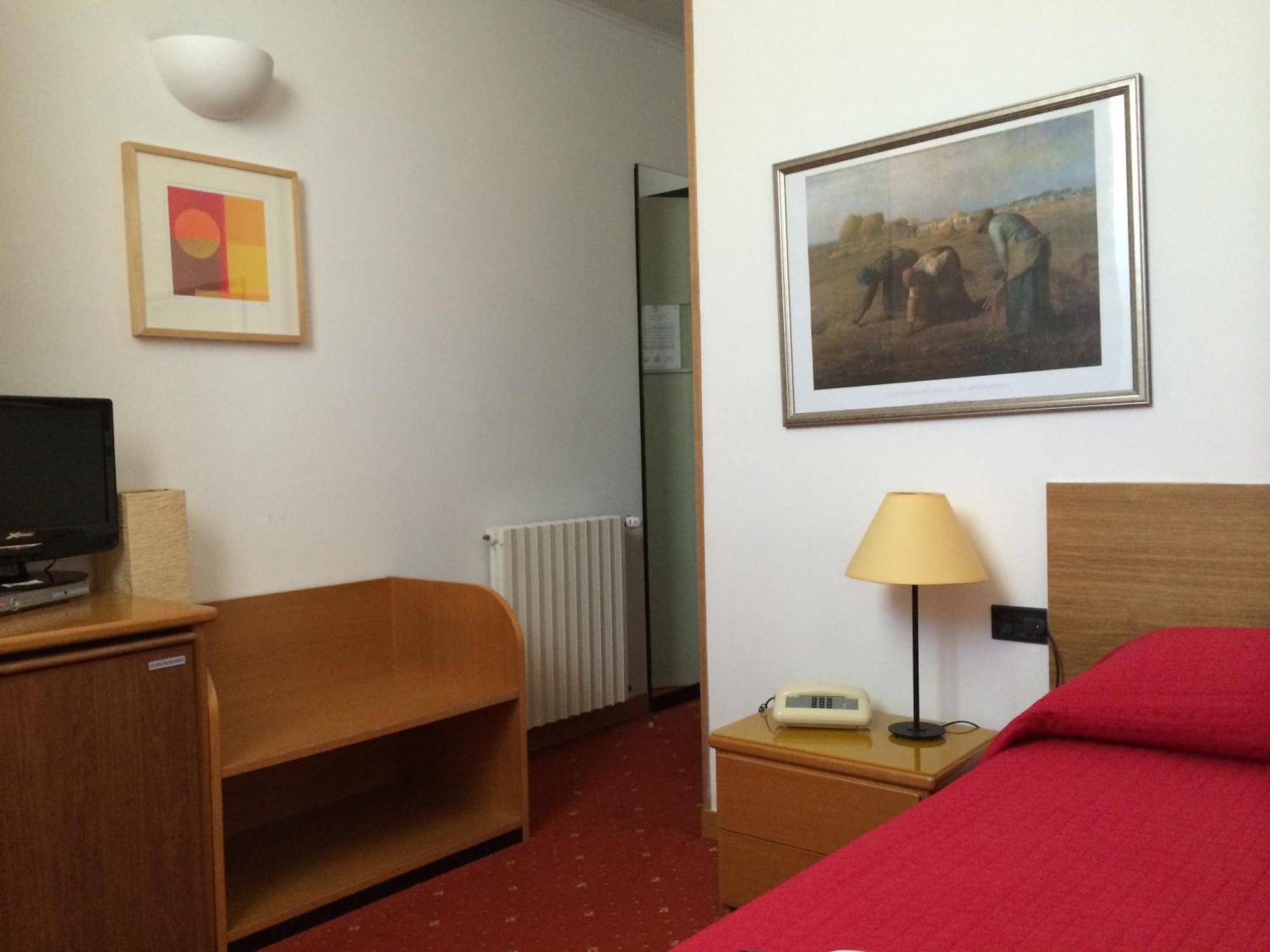 Albergo Giardino Τσερνόμπιο Δωμάτιο φωτογραφία