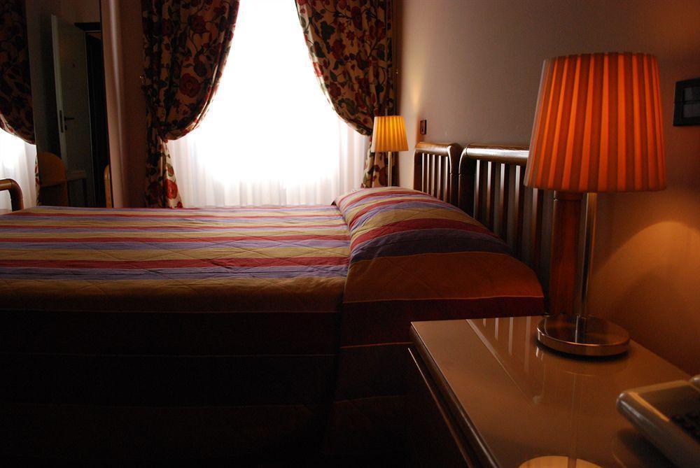 Albergo Giardino Τσερνόμπιο Εξωτερικό φωτογραφία