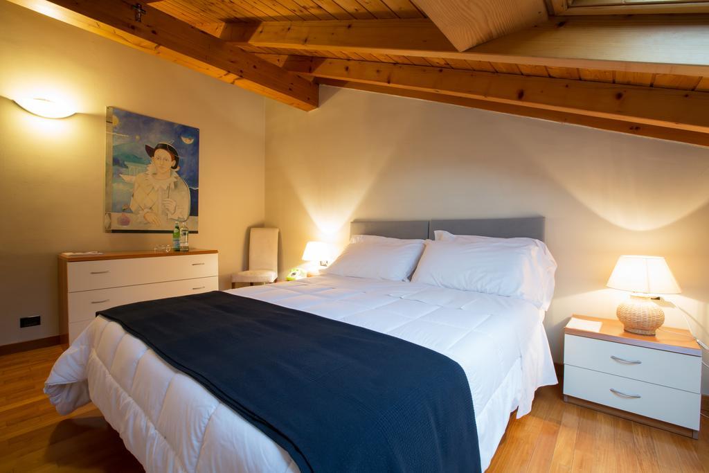 Albergo Giardino Τσερνόμπιο Εξωτερικό φωτογραφία