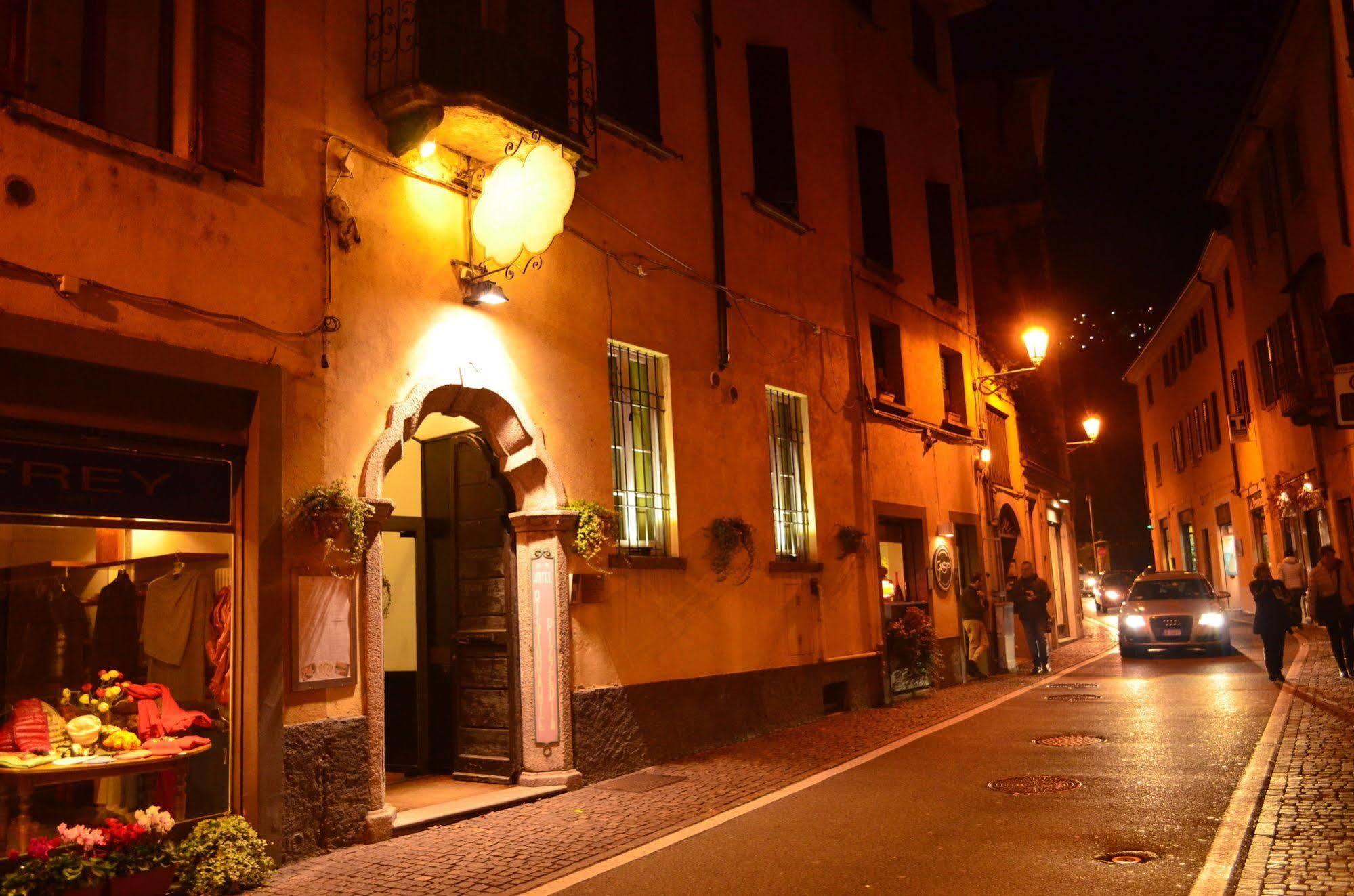 Albergo Giardino Τσερνόμπιο Εξωτερικό φωτογραφία