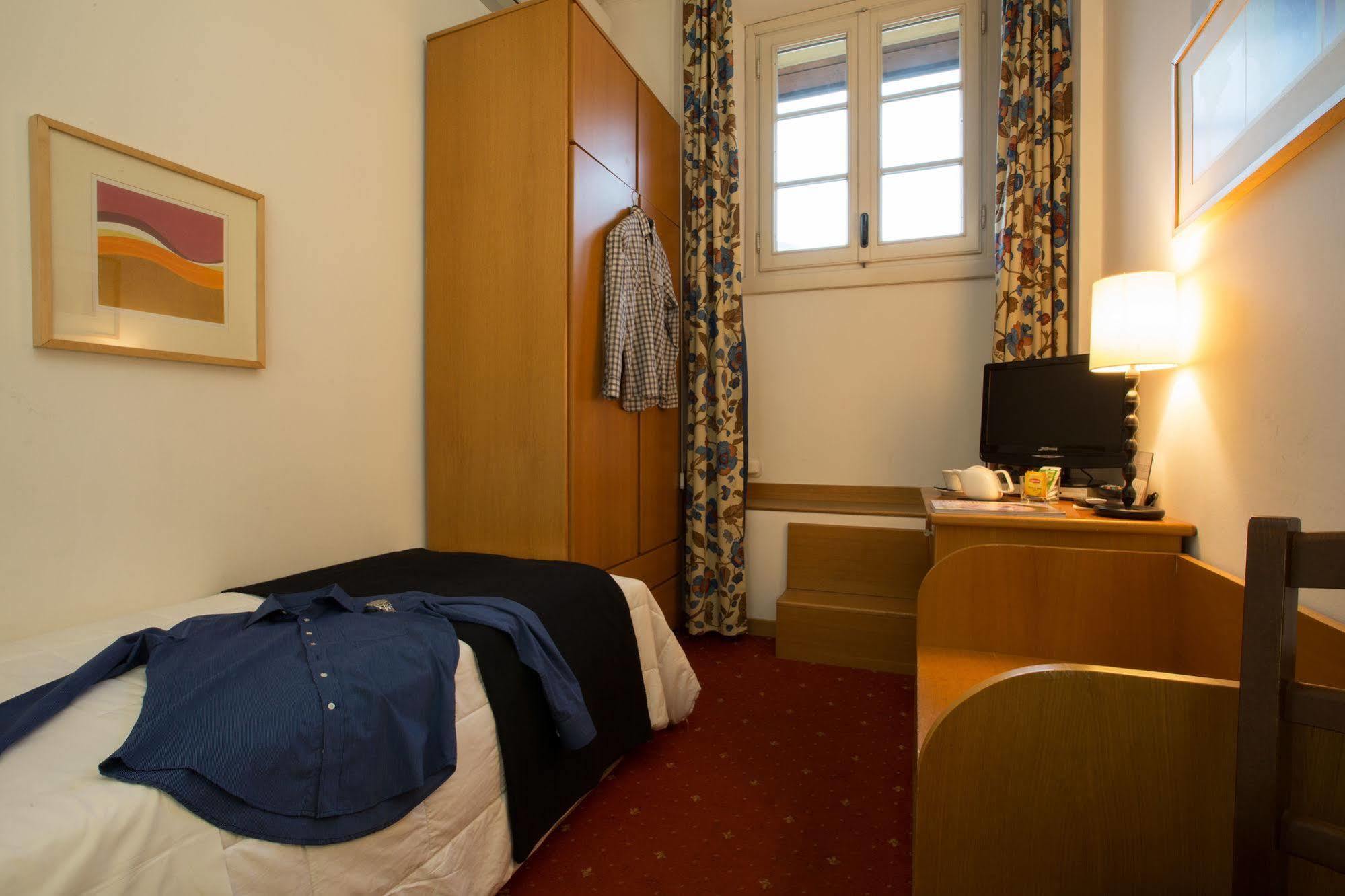 Albergo Giardino Τσερνόμπιο Εξωτερικό φωτογραφία