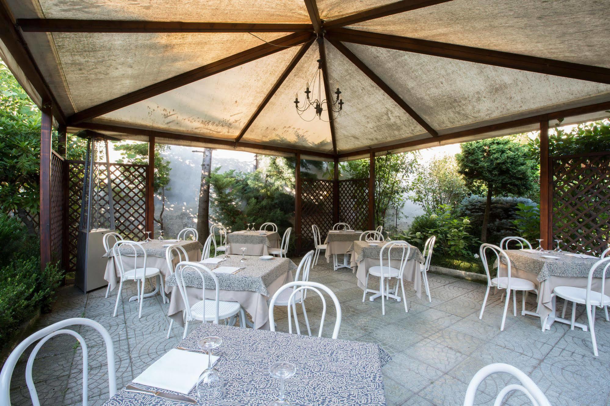 Albergo Giardino Τσερνόμπιο Εξωτερικό φωτογραφία