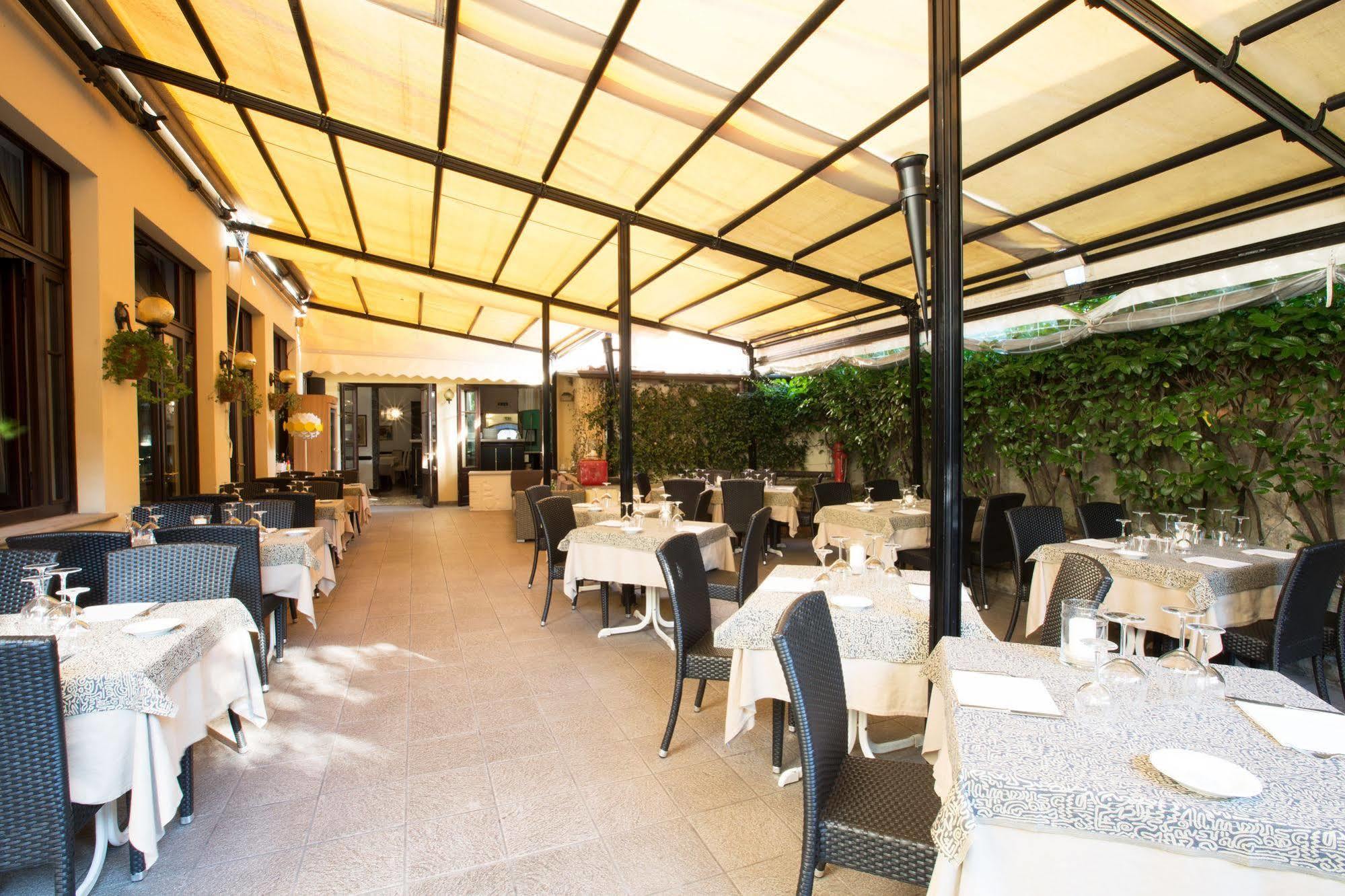 Albergo Giardino Τσερνόμπιο Εξωτερικό φωτογραφία