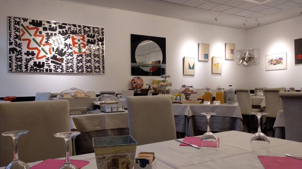 Albergo Giardino Τσερνόμπιο Εξωτερικό φωτογραφία